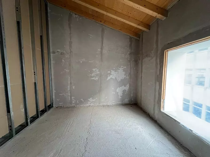 Immagine 18 di Appartamento in vendita  a Lucca