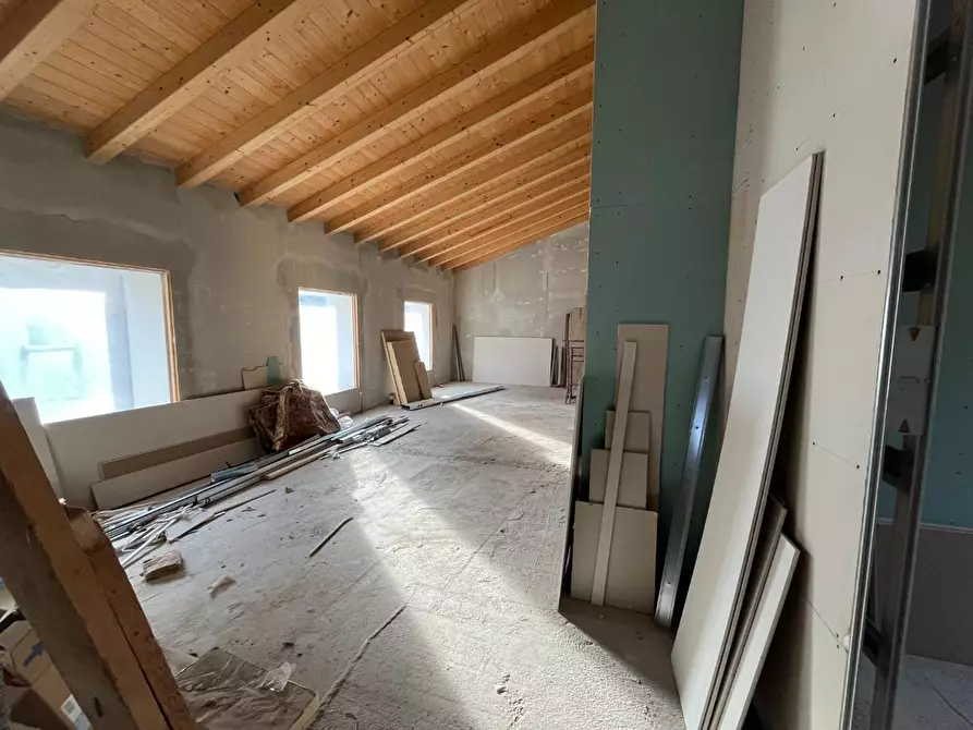 Immagine 17 di Appartamento in vendita  a Lucca