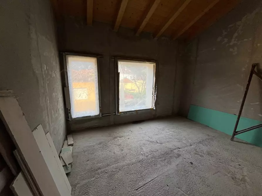 Immagine 22 di Appartamento in vendita  a Lucca