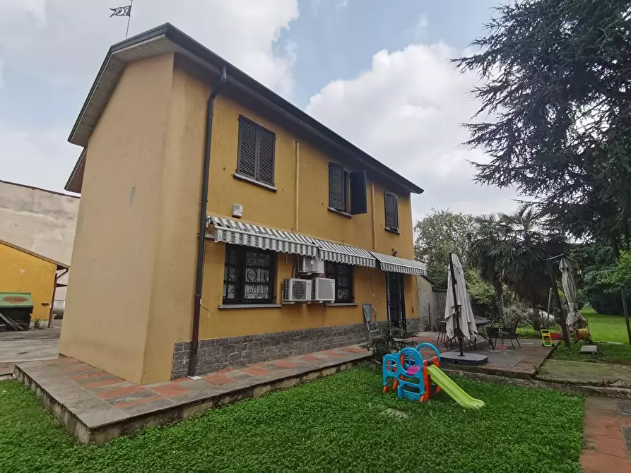 Immagine 1 di Villa in vendita  a Brugherio