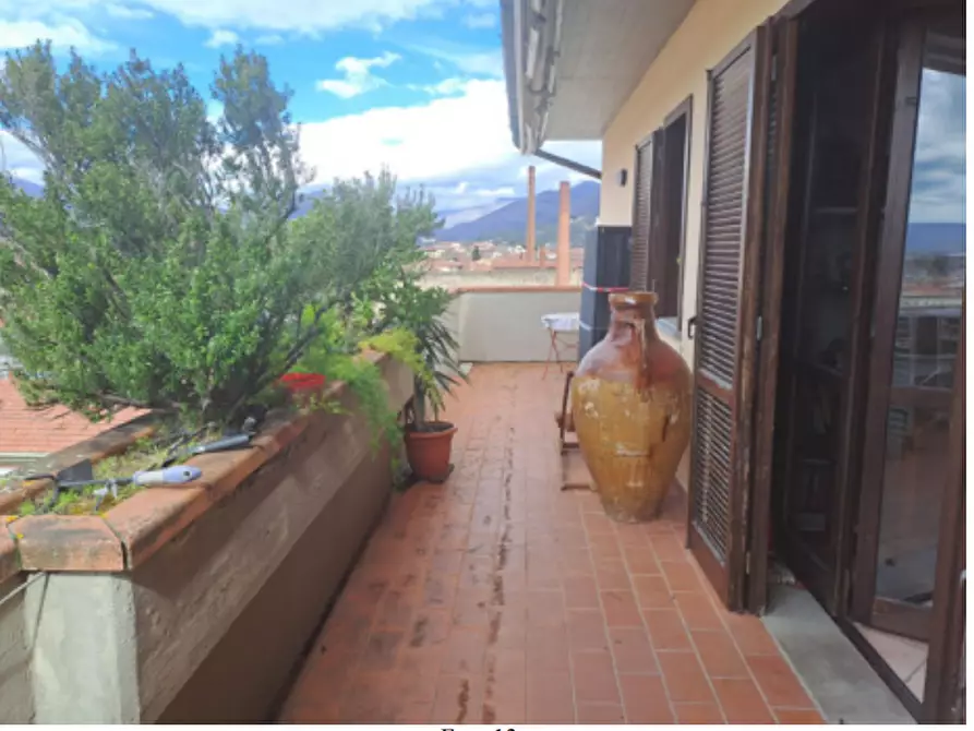 Immagine 13 di Appartamento in vendita  a Prato