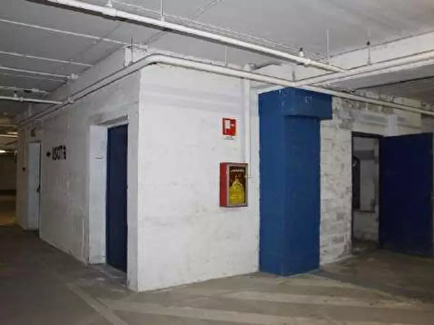 Immagine 14 di Negozio in vendita  a Cesano Maderno