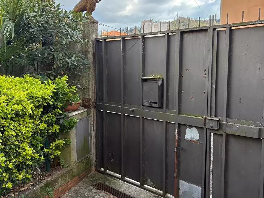 Immagine 3 di Palazzo in vendita  a Carrara