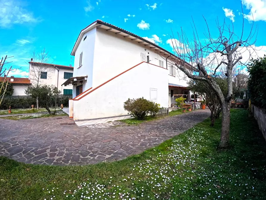 Immagine 4 di Villa in vendita  a Colle Di Val D'elsa