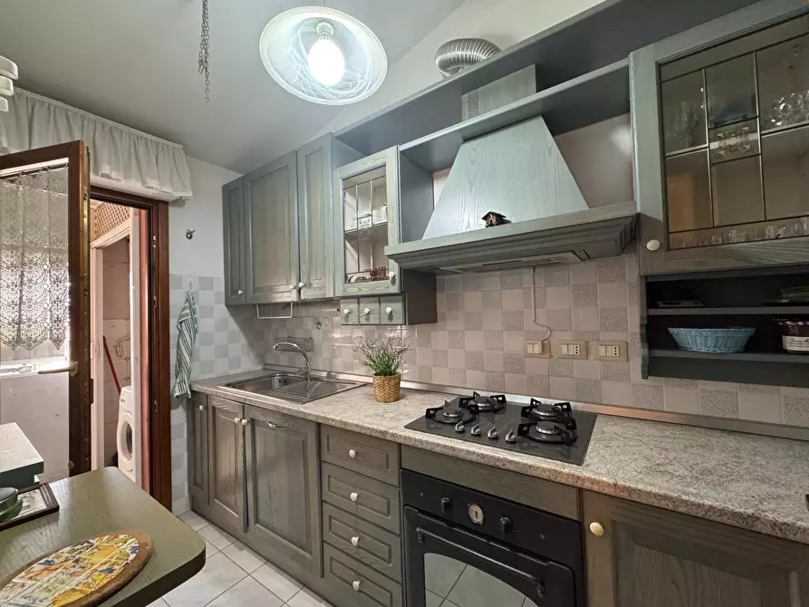 Immagine 5 di Appartamento in vendita  a Viareggio