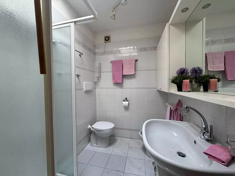 Immagine 11 di Appartamento in vendita  a Viareggio