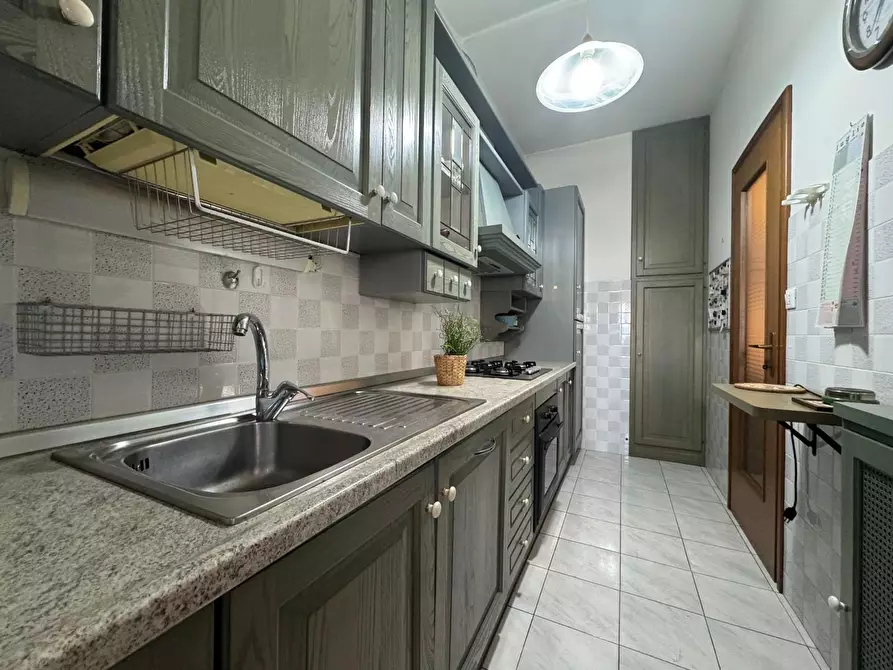 Immagine 19 di Appartamento in vendita  a Viareggio