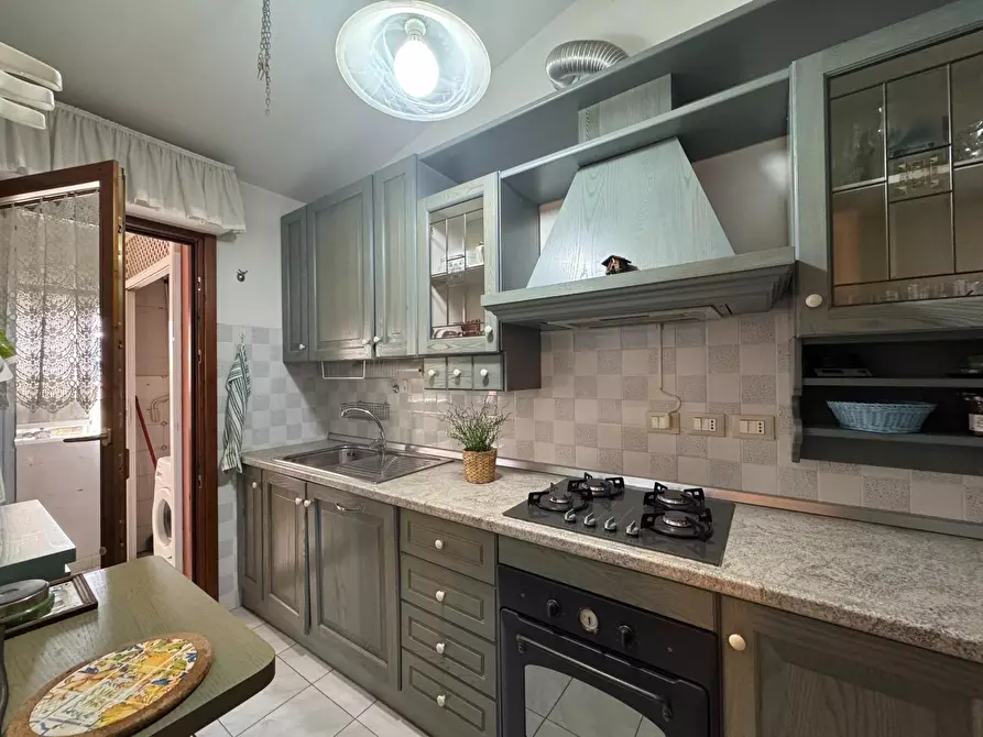 Immagine 21 di Appartamento in vendita  a Viareggio