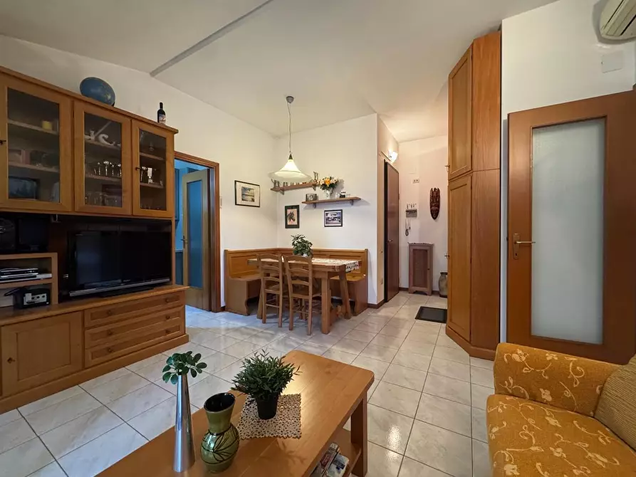 Immagine 15 di Appartamento in vendita  a Viareggio