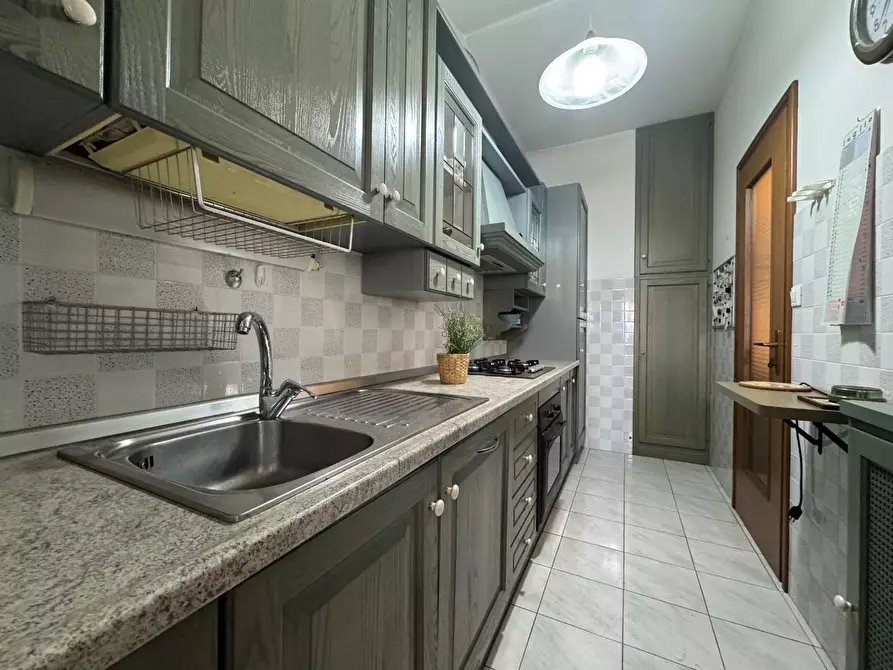 Immagine 6 di Appartamento in vendita  a Viareggio