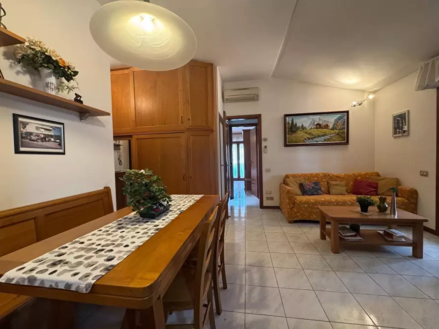 Immagine 2 di Appartamento in vendita  a Viareggio