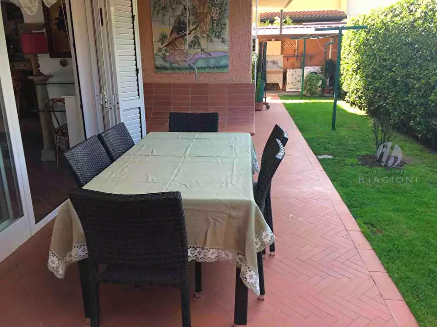 Immagine 13 di Villa in vendita  a Pietrasanta
