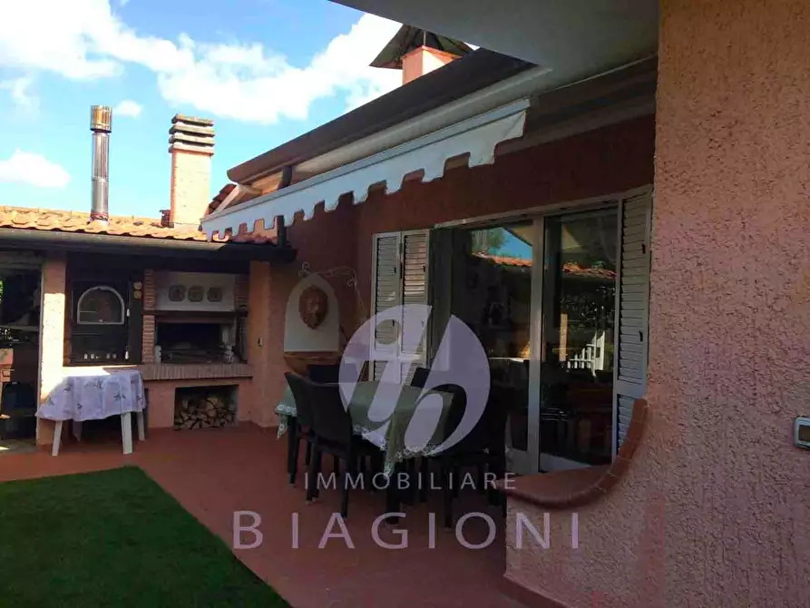 Immagine 5 di Villa in vendita  a Pietrasanta