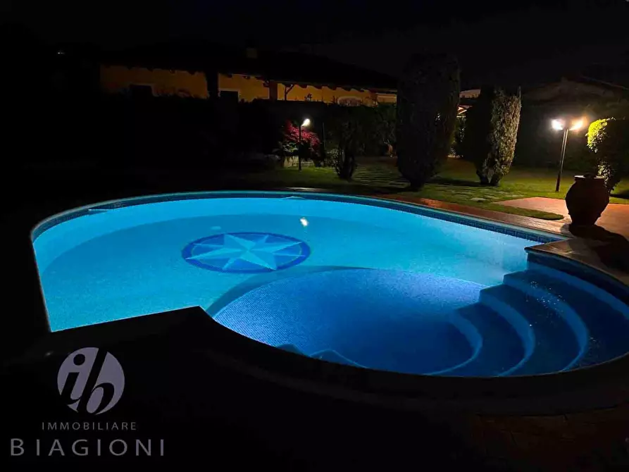 Immagine 7 di Villa in vendita  a Pietrasanta