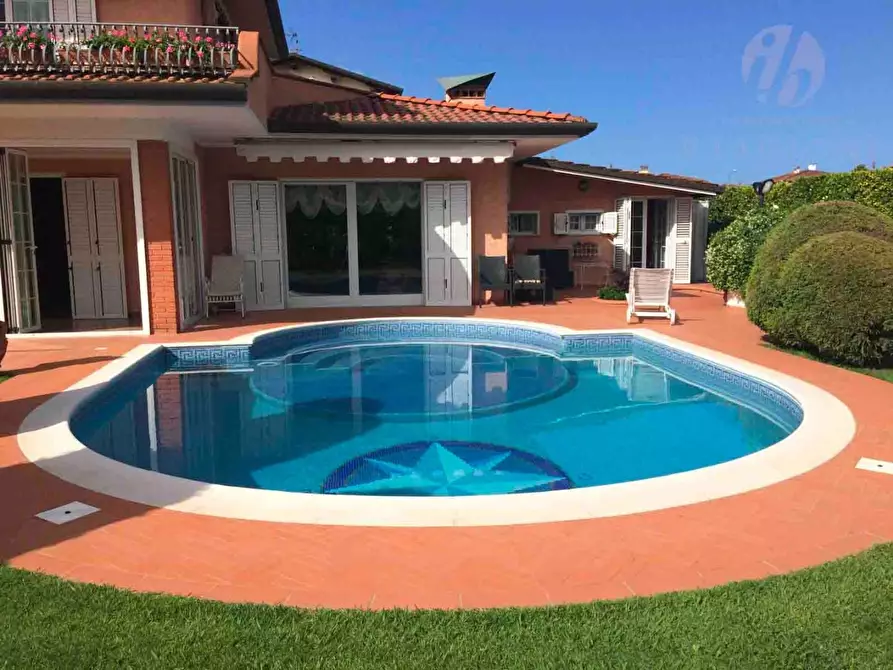 Immagine 3 di Villa in vendita  a Pietrasanta