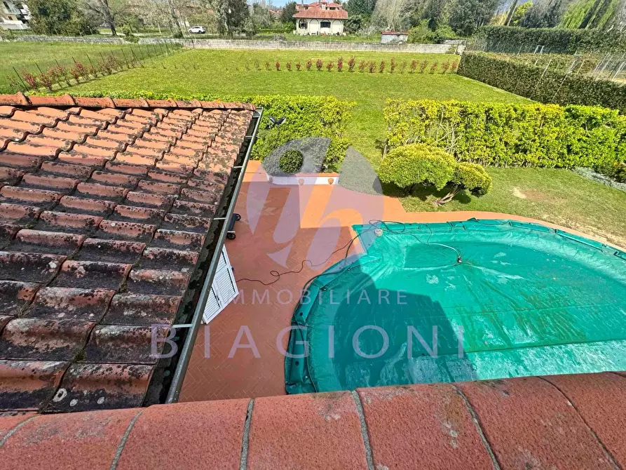 Immagine 9 di Villa in vendita  a Pietrasanta