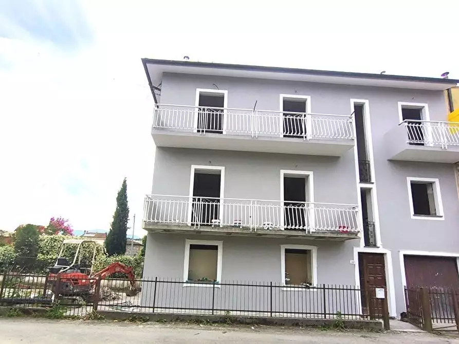 Immagine 1 di Villetta a schiera in vendita  a Lucca