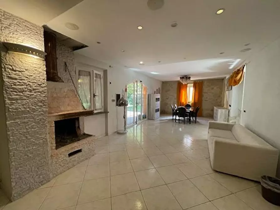 Immagine 1 di Casa colonica in vendita  a San Giuliano Terme