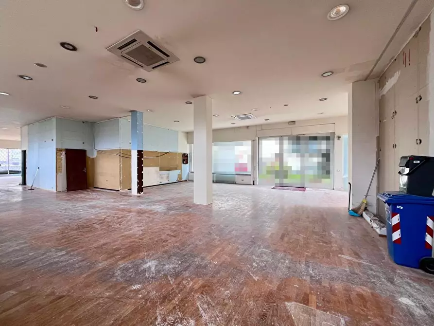 Immagine 7 di Locale commerciale in affitto  a Empoli