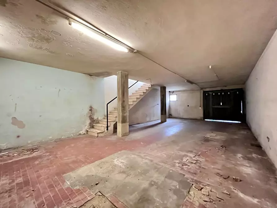 Immagine 20 di Locale commerciale in affitto  a Empoli