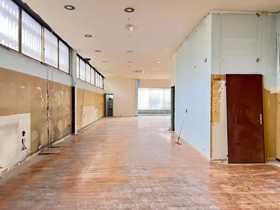 Immagine 2 di Locale commerciale in affitto  a Empoli