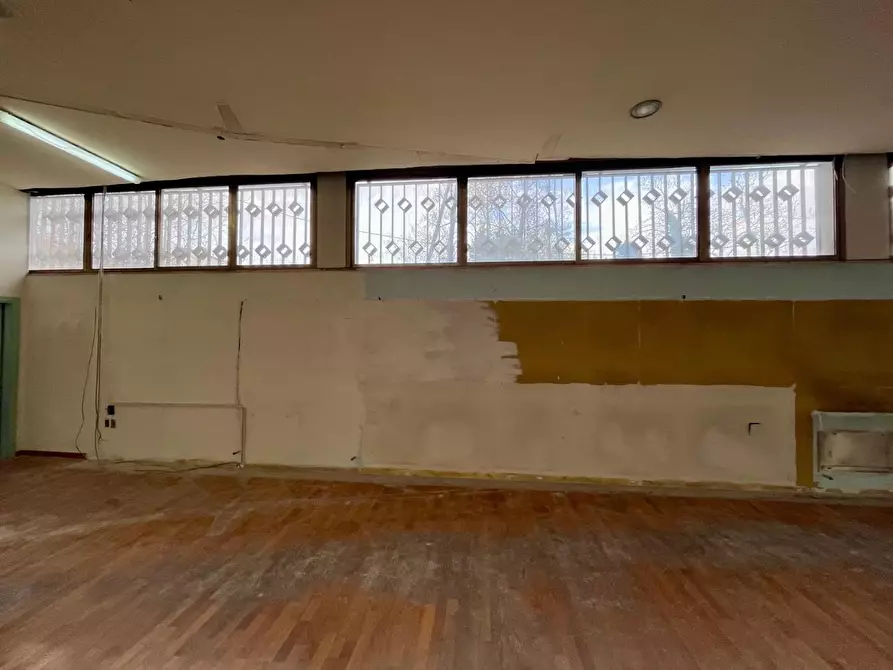 Immagine 17 di Locale commerciale in affitto  a Empoli