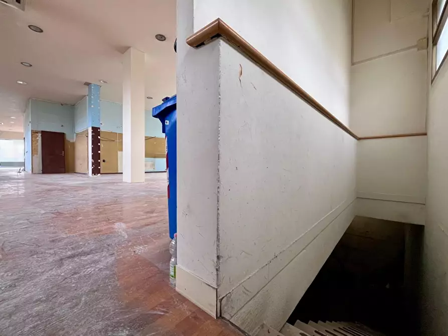 Immagine 18 di Locale commerciale in affitto  a Empoli