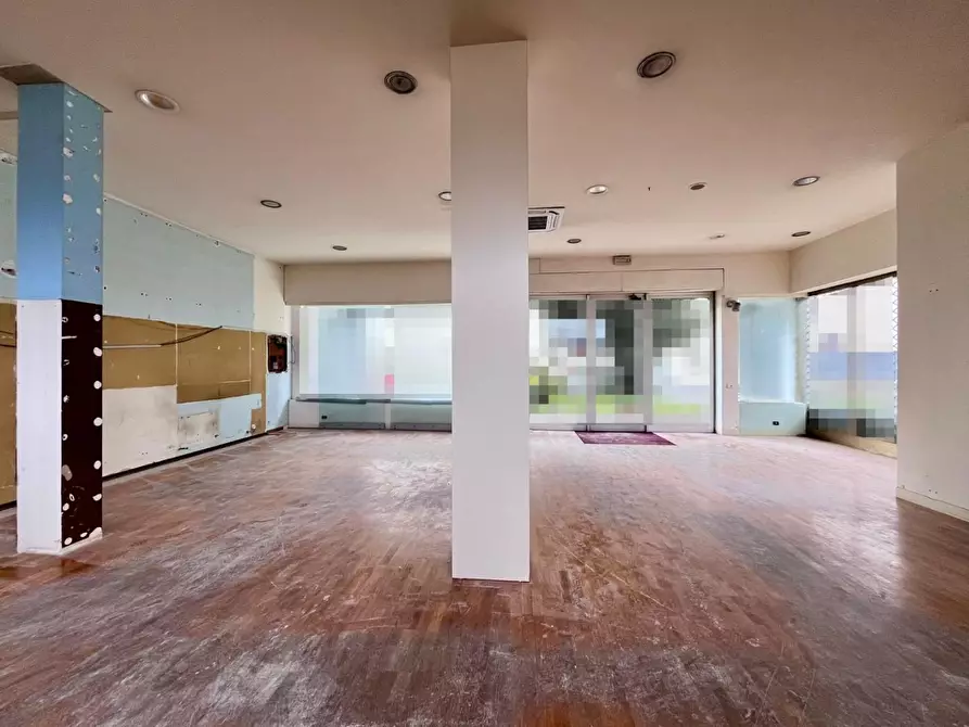 Immagine 13 di Locale commerciale in affitto  a Empoli