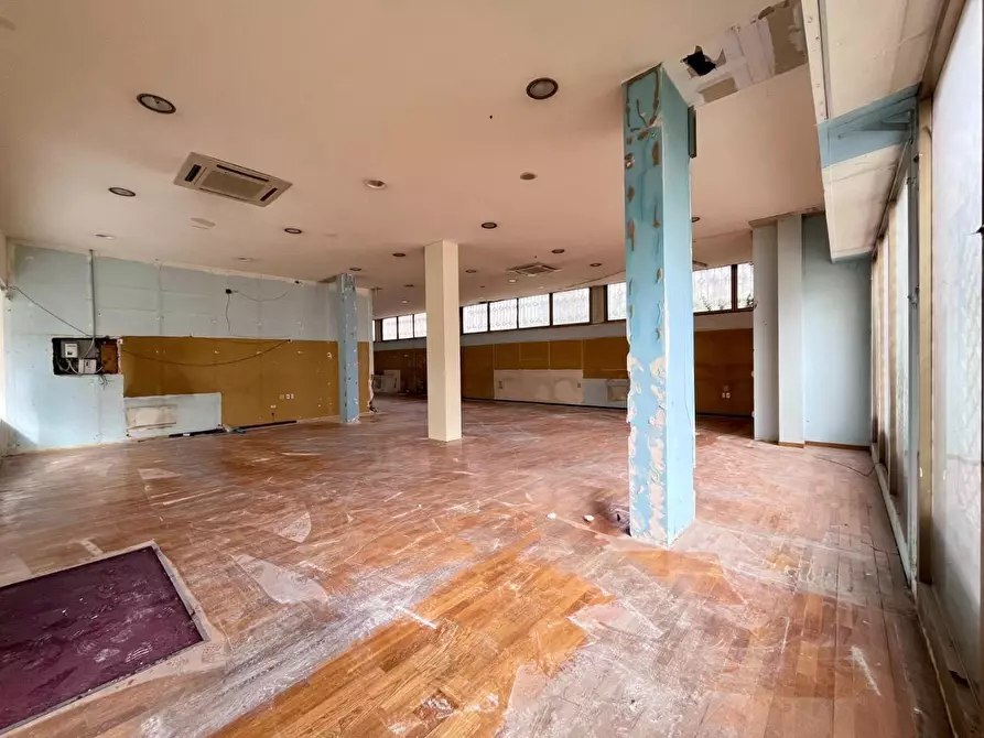 Immagine 16 di Locale commerciale in affitto  a Empoli