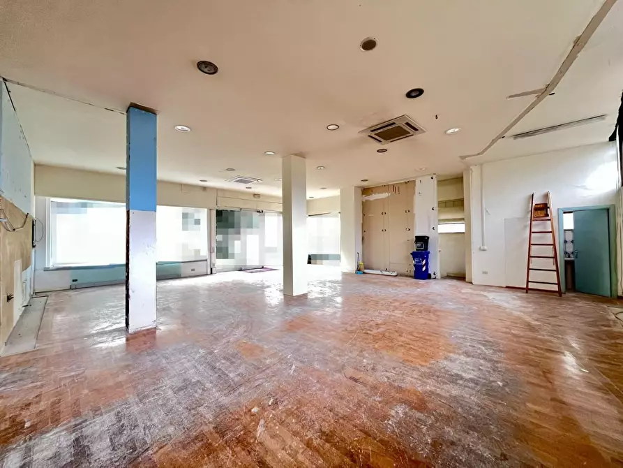 Immagine 11 di Locale commerciale in affitto  a Empoli