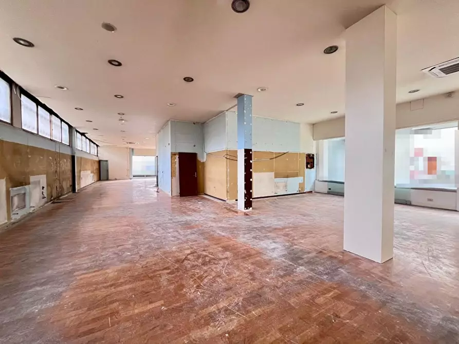 Immagine 8 di Locale commerciale in affitto  a Empoli