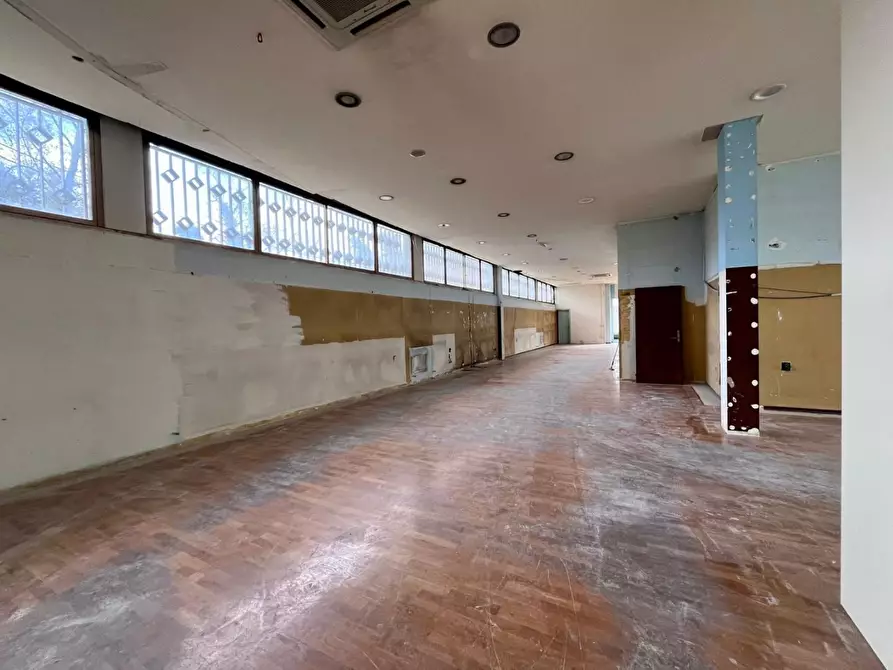 Immagine 12 di Locale commerciale in affitto  a Empoli