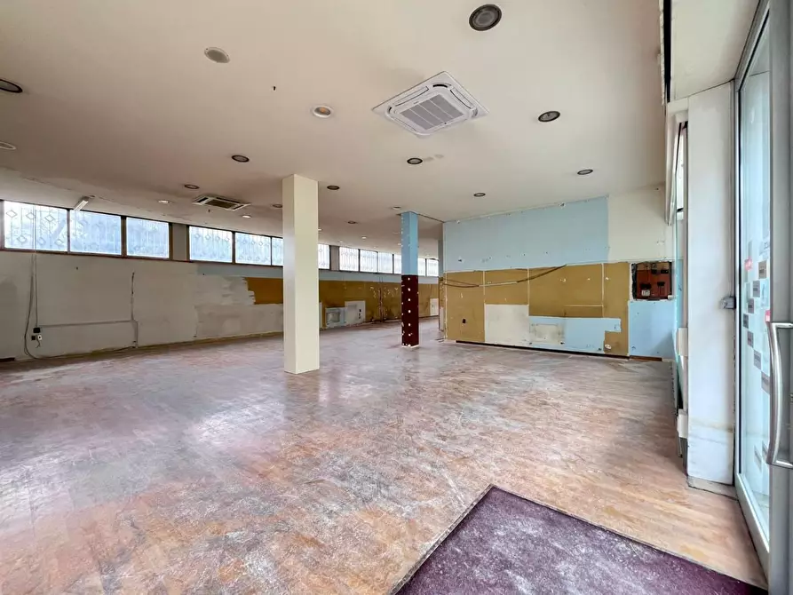 Immagine 6 di Locale commerciale in affitto  a Empoli