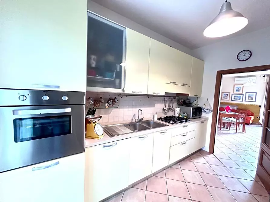 Immagine 10 di Appartamento in vendita  a Castelnuovo Magra