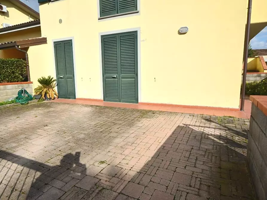 Immagine 3 di Appartamento in vendita  a Lucca