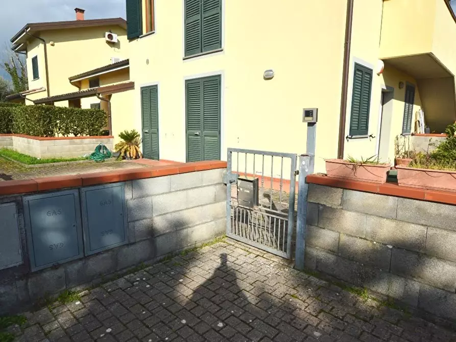 Immagine 4 di Appartamento in vendita  a Lucca