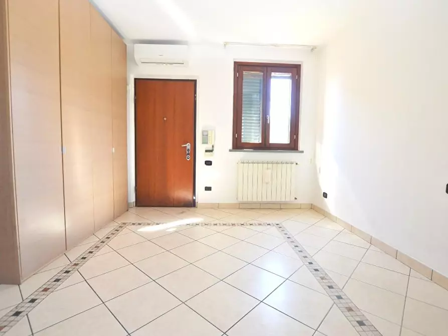 Immagine 2 di Appartamento in vendita  a Lucca