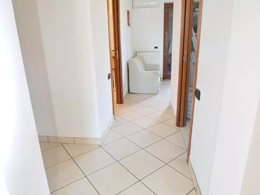 Immagine 7 di Appartamento in vendita  a Lucca