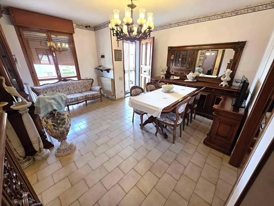 Immagine 3 di Appartamento in vendita  a Massa