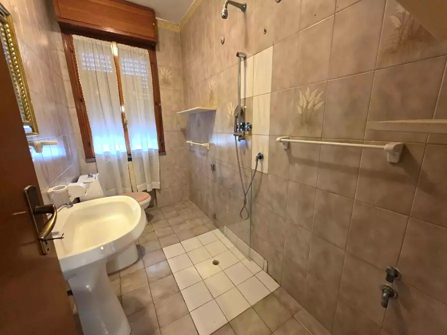 Immagine 17 di Appartamento in vendita  a Massa