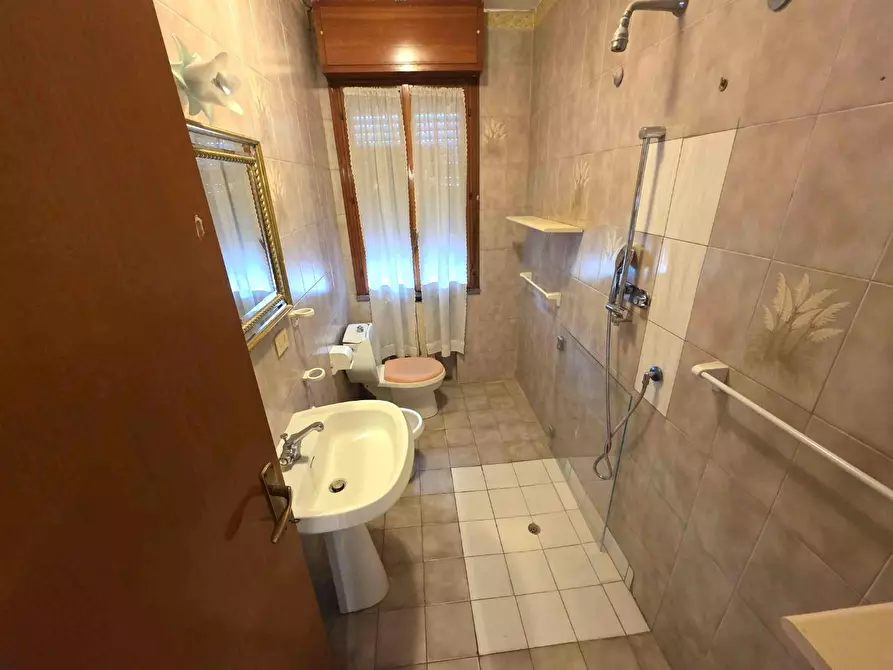 Immagine 16 di Appartamento in vendita  a Massa