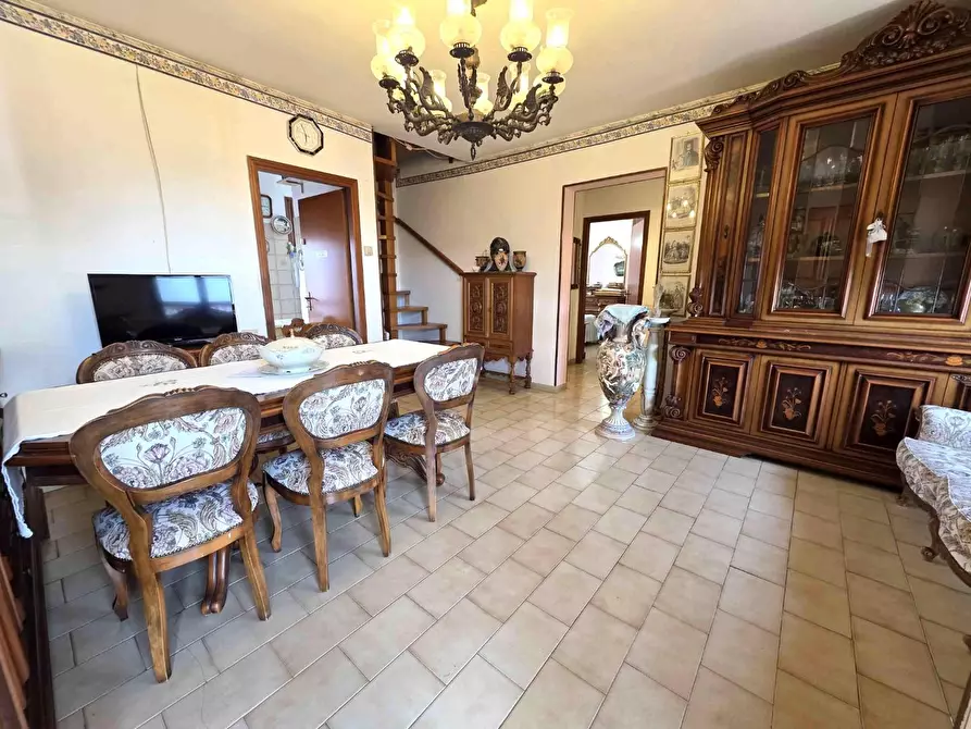 Immagine 2 di Appartamento in vendita  a Massa