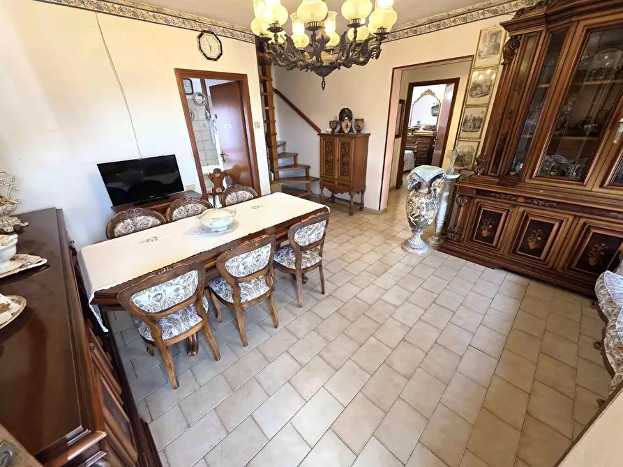 Immagine 5 di Appartamento in vendita  a Massa