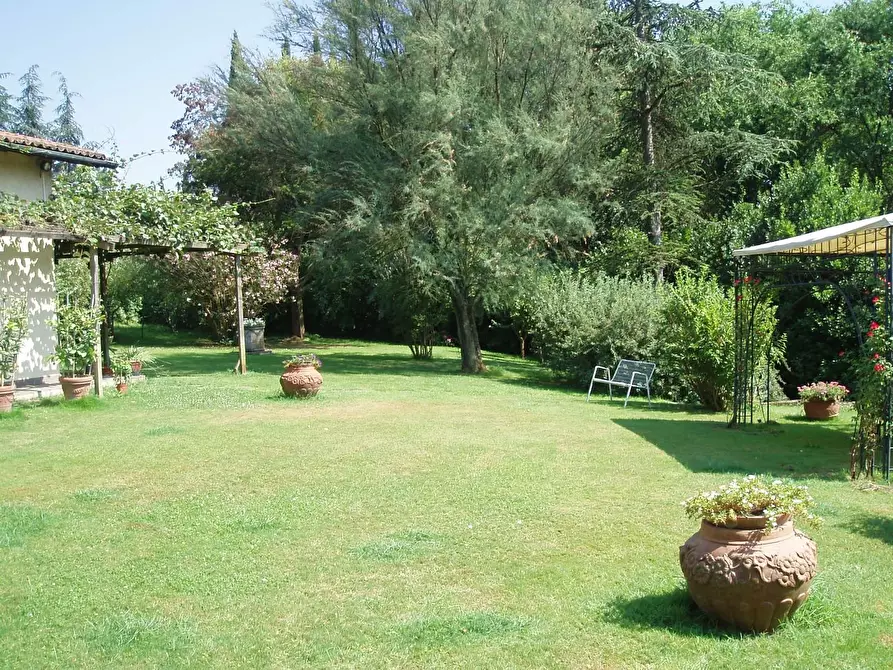 Immagine 1 di Villa in vendita  a Bientina