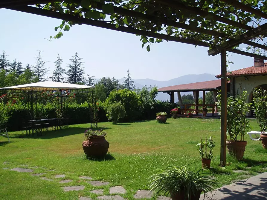 Immagine 2 di Villa in vendita  a Bientina