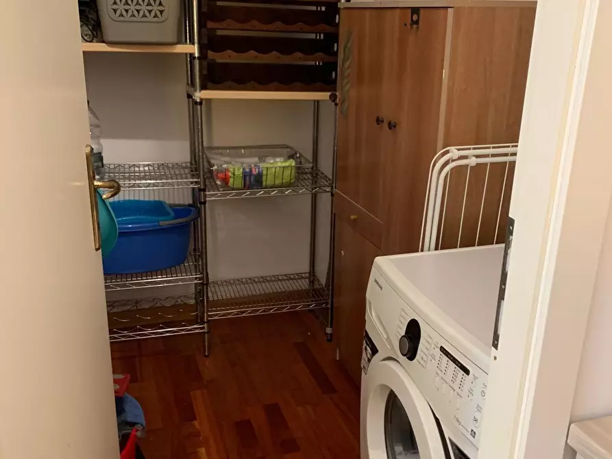 Immagine 5 di Appartamento in vendita  a Livorno