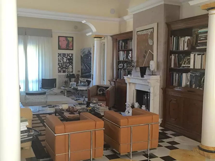 Immagine 8 di Villa in vendita  a San Giuliano Terme