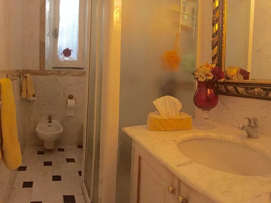 Immagine 4 di Villa in vendita  a San Giuliano Terme