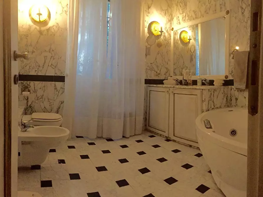 Immagine 3 di Villa in vendita  a San Giuliano Terme