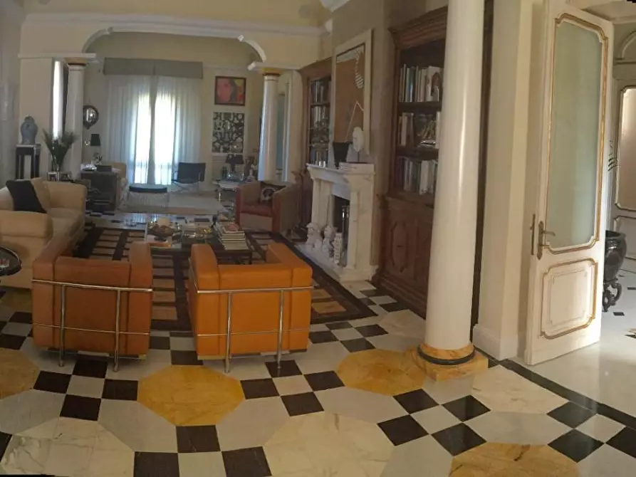 Immagine 7 di Villa in vendita  a San Giuliano Terme